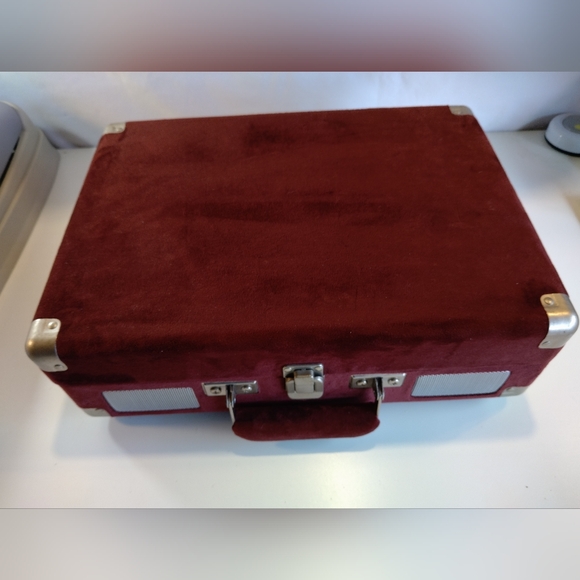 Crosley Red Portable Turntable - Picture 3 of 11